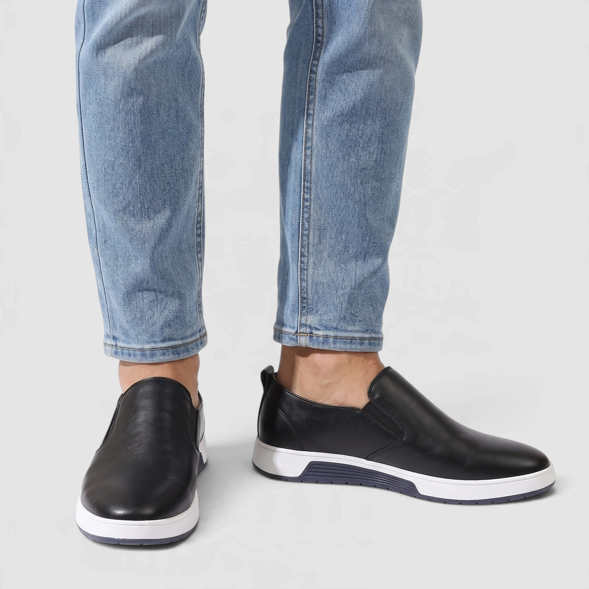 Men’s Casual Leather Slip-On Sneakers – Breathable Everyday Shoes